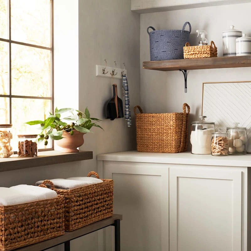 Arlo Glass Canister, Large 5 Arlo Glass Canister, Large - Image 3